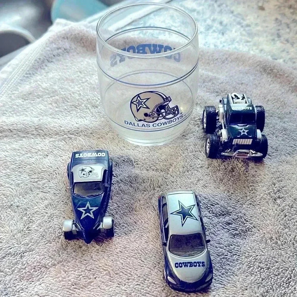 Other - Cowboys collectibles glass with three mini cars